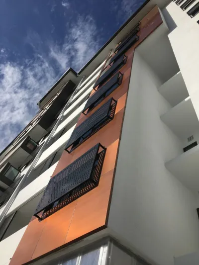 Kittyhawk Dr, facade detail