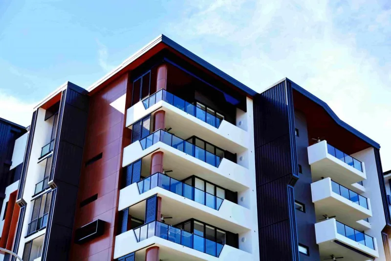 Kittyhawk Dr, facade detail